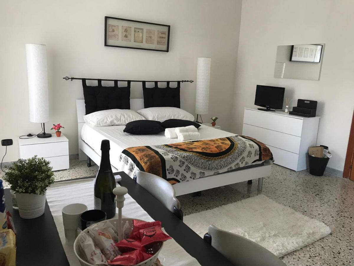 Little Room Salerno Exteriör bild